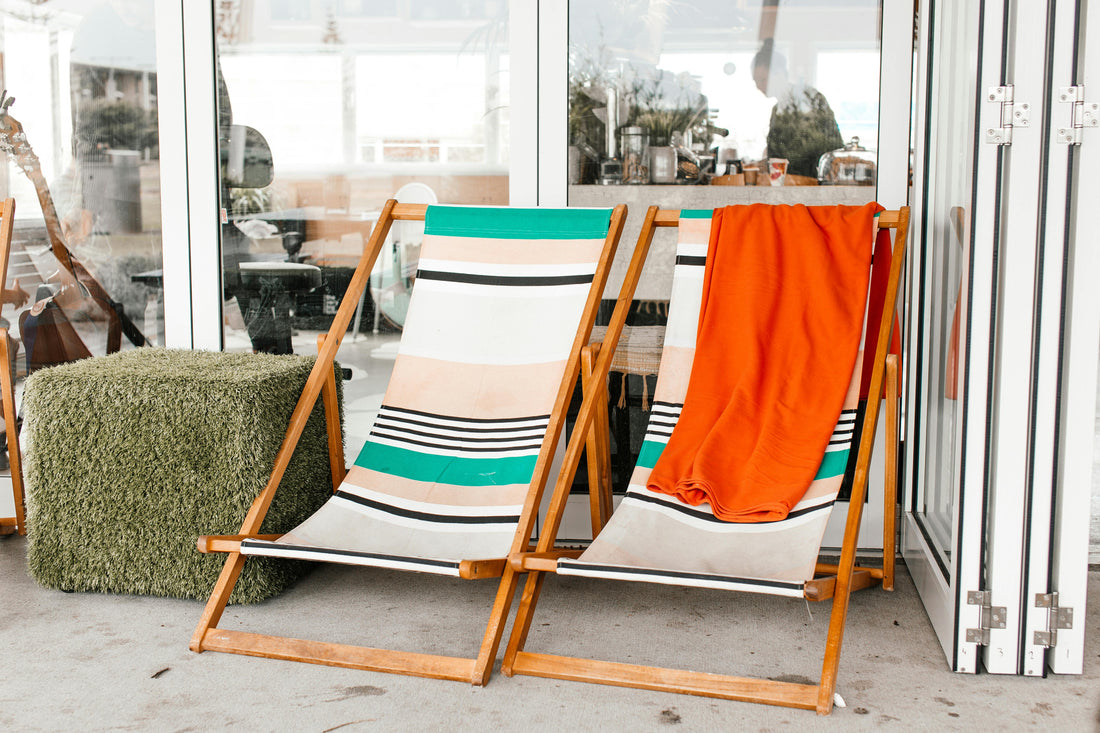 All about folding chairs for outdoor decor