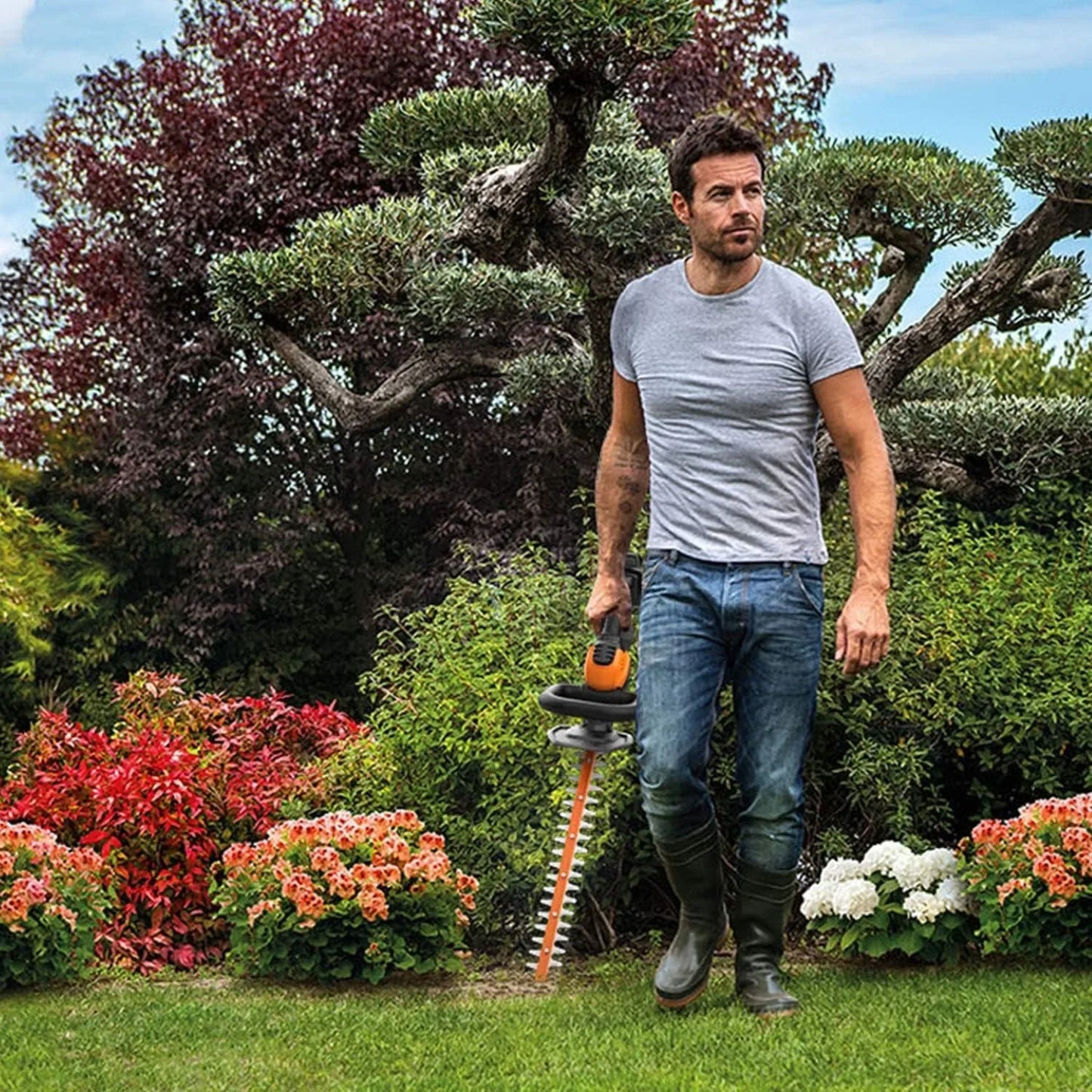 WORX WG261 20V Power Share 22" Cordless Hedge Trimmer (Battery & Charger Included)